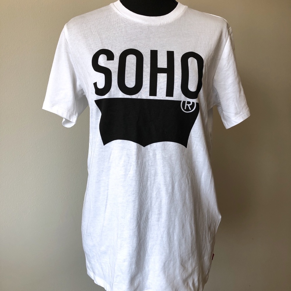 ⛔️SOLD⛔️Levi's tee